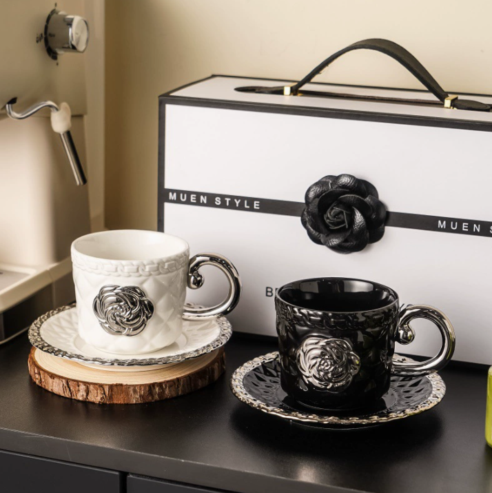 Керамічна чашка з блюдцем, елегантний комплект для кави та чаю