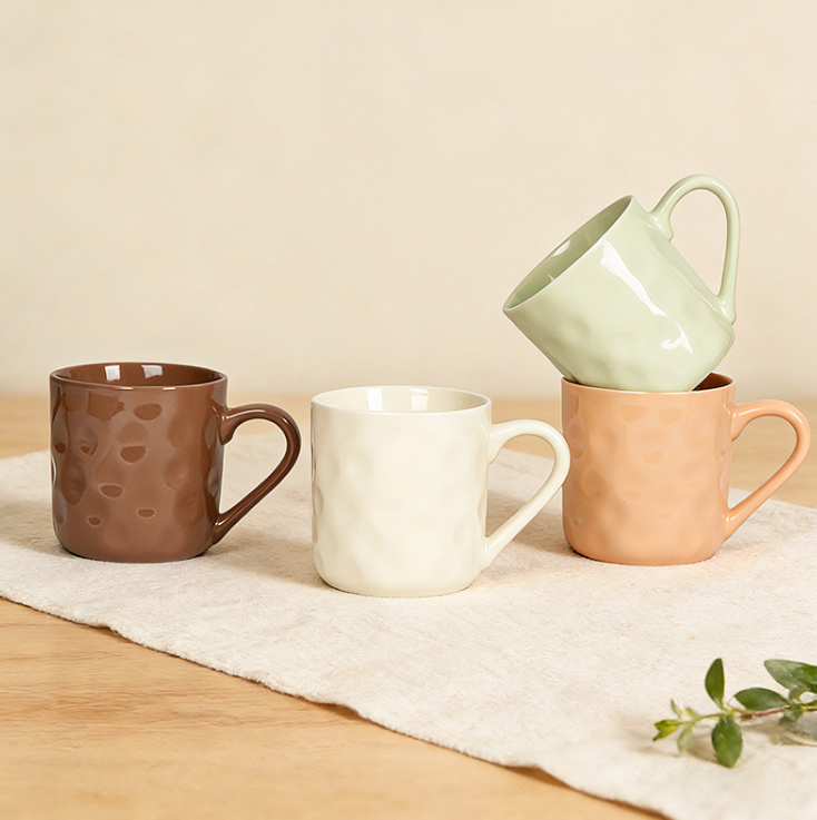 Керамічна кружка ручної роботи 380 мл, стильна мінімалістична чашка для дому та подарунків