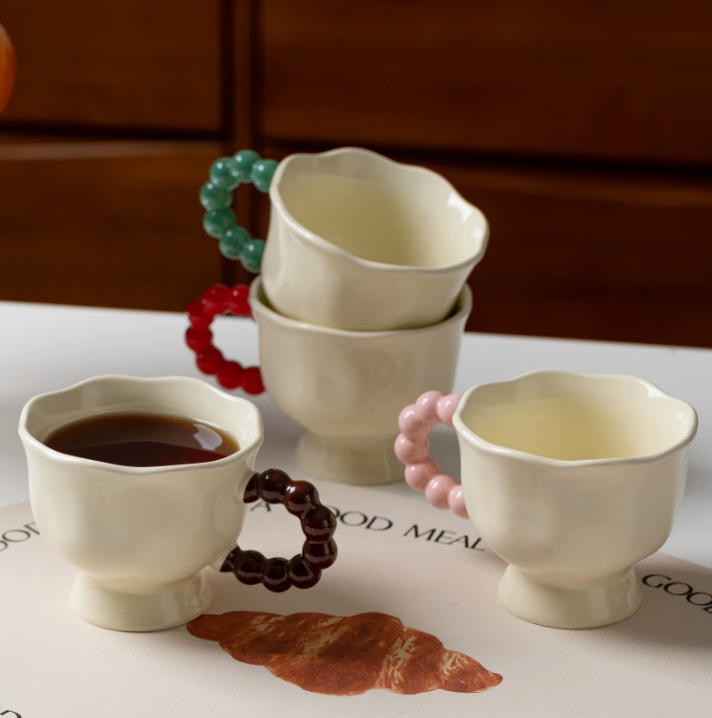 Керамічна чашка у французькому стилі 380 мл, дизайнерська кружка з оригінальною ручкою