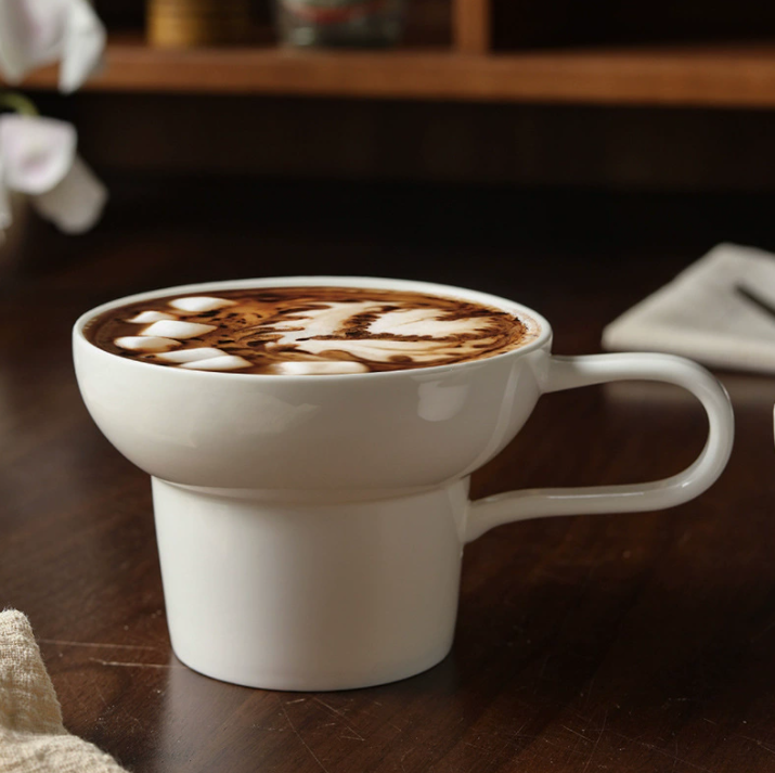 Вінтажна керамічна кавова чашка з білого фарфору 340 мл