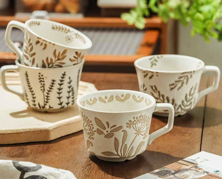 Керамічна кружка у скандинавському стилі з ручним розписом