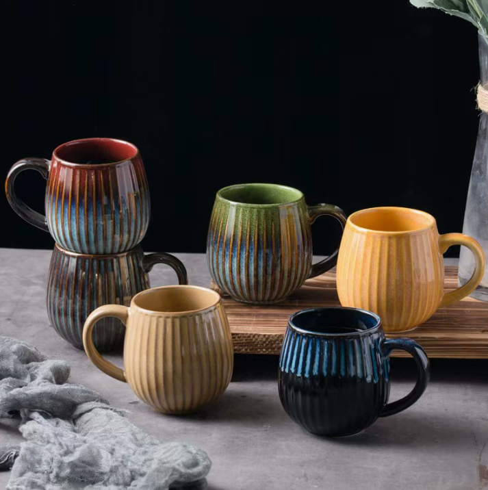 Керамічна кружка у ретро-стилі з вертикальним рельєфом 500 мл