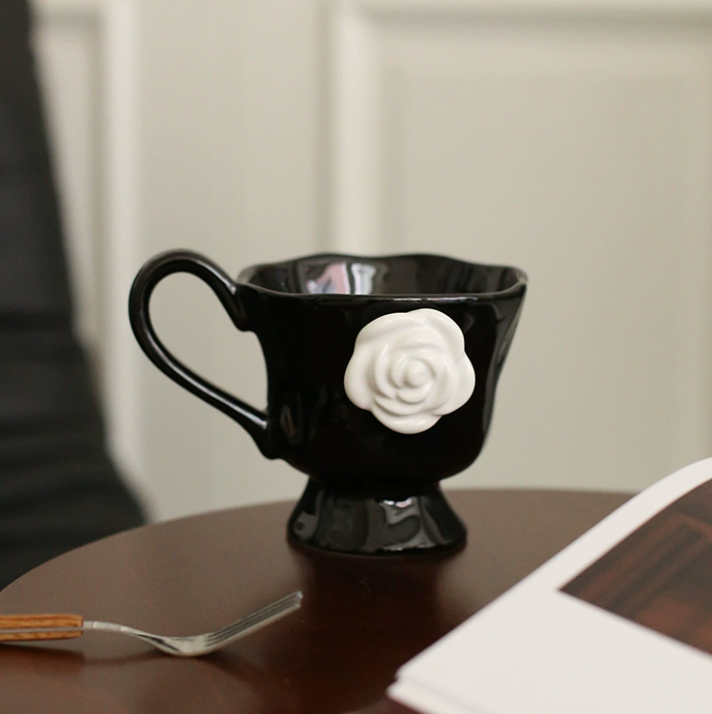 Керамічна кружка з камелією — дизайнерська чашка у французькому стилі (400 мл)