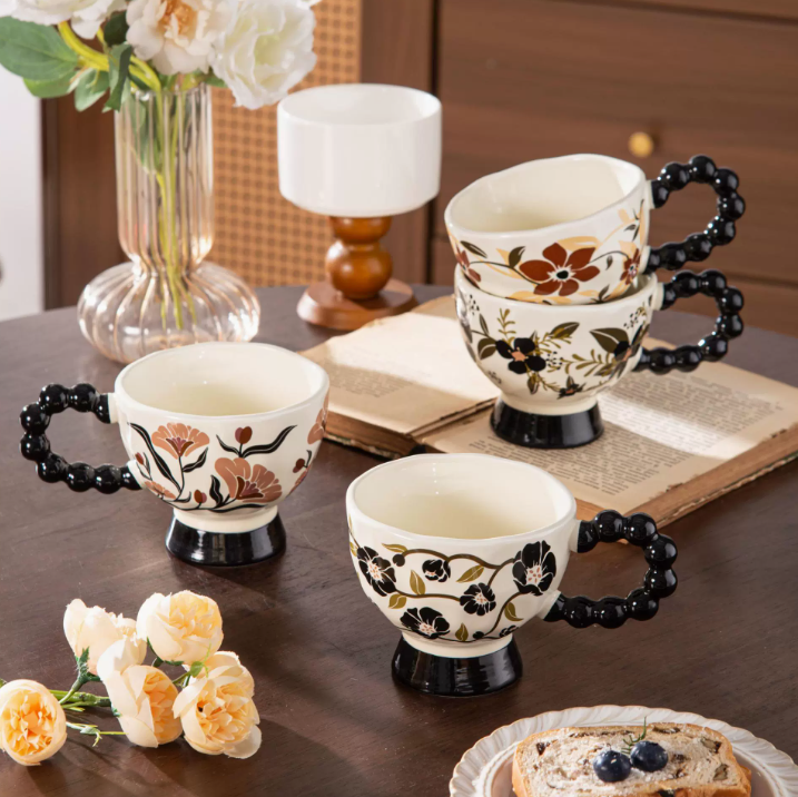 Керамічна кружка у вінтажному стилі з квітковим орнаментом (300 мл)
