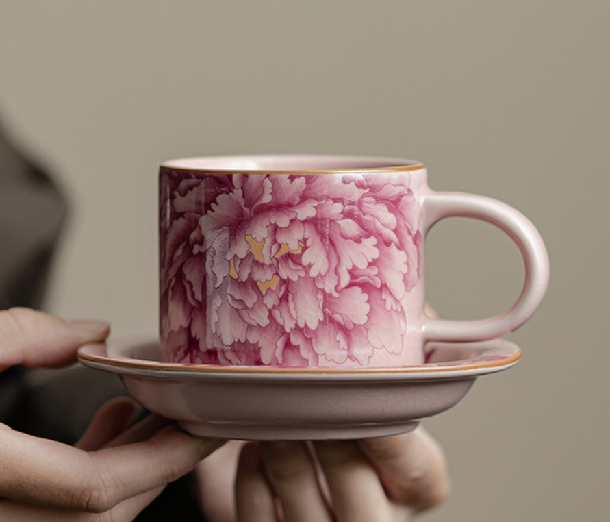 Керамічна кавова чашка з блюдцем «Півонія» у ніжному стилі 180 мл