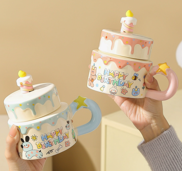 Керамічна кружка «Торт» з кришкою та ложкою — стильний подарунковий набір
