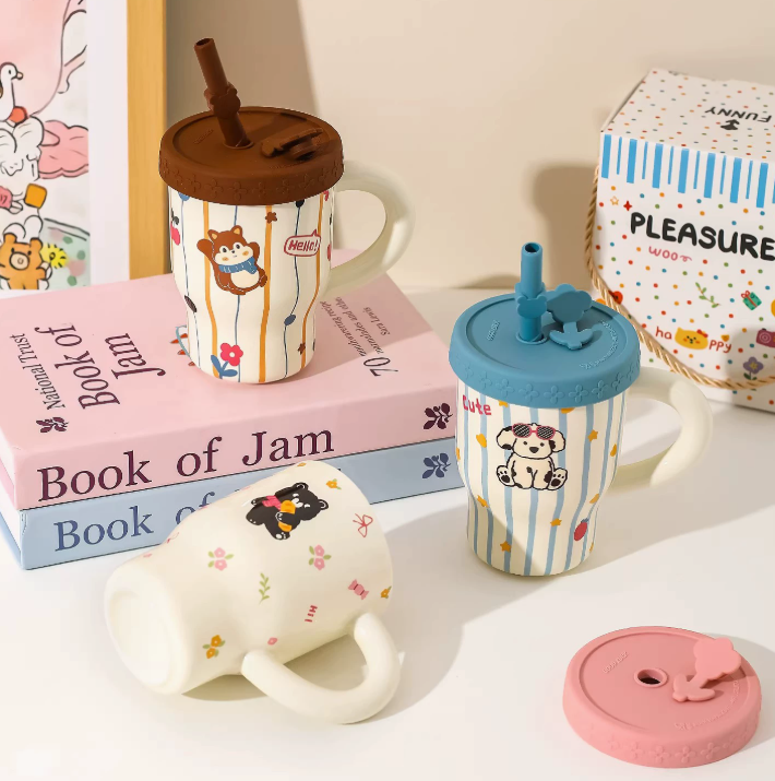 Дитяча керамічна кружка з кришкою та трубочкою (350 мл) – дизайн з милими тваринами