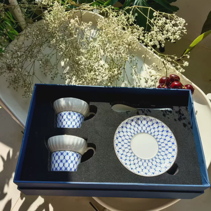 Подарунковий набір кавових чашок з блюдцями (2 чашки + 2 блюдця + 2 ложки), подарункова упаковка