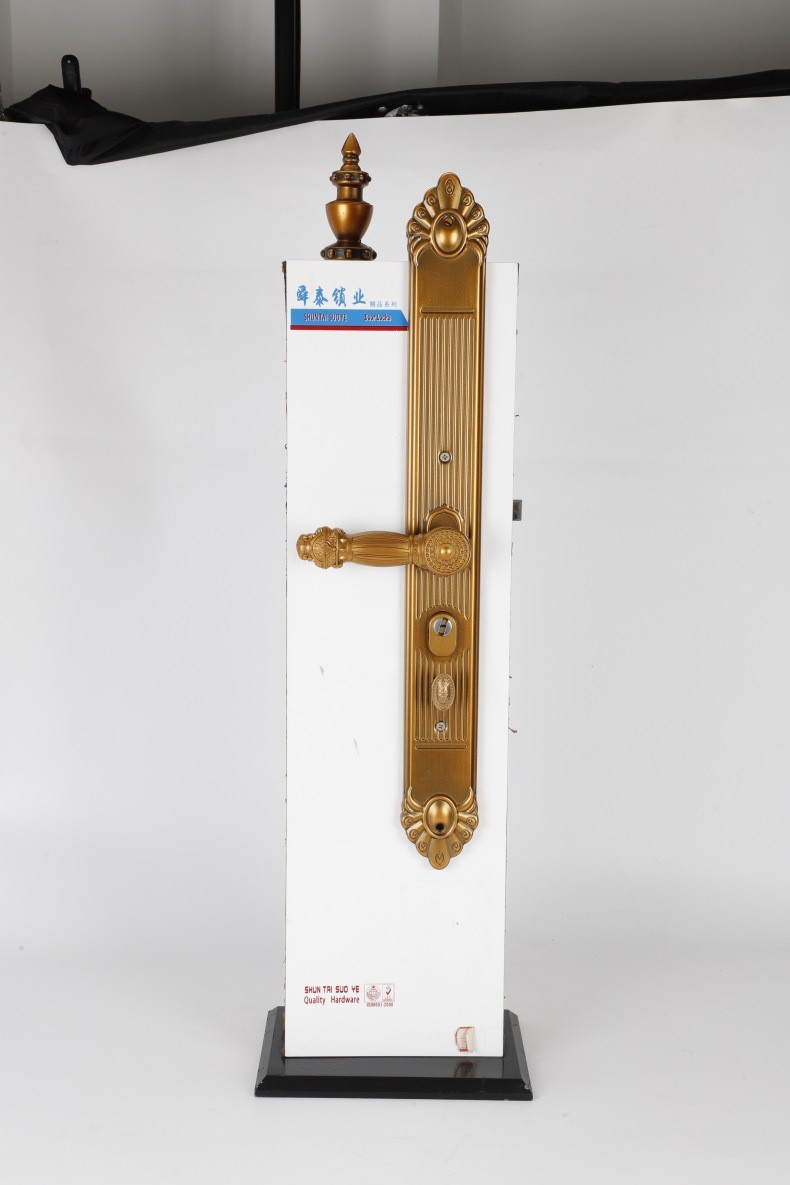 Дверна ручка з замком Shuntai ZJ Bullhorn, золота, подвійна, врізна, преміум дизайн