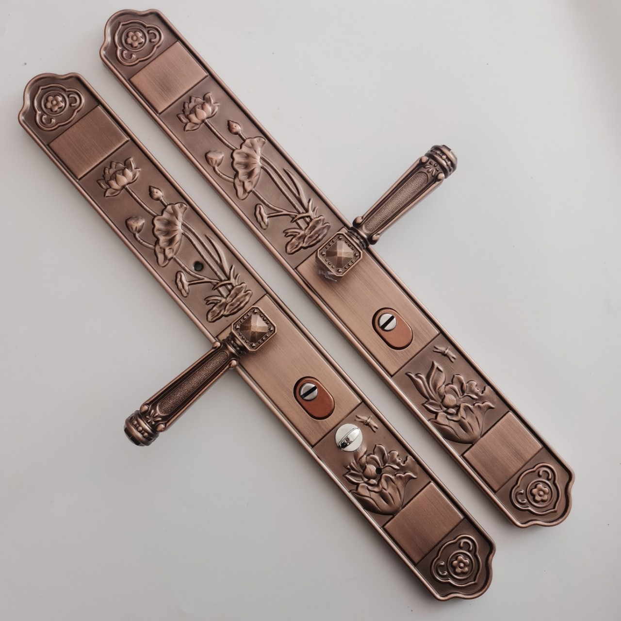 Дверна ручка з планкою Zhuojiu «Слива, орхідея, бамбук та хризантема», антична бронза, для подвійних дверей