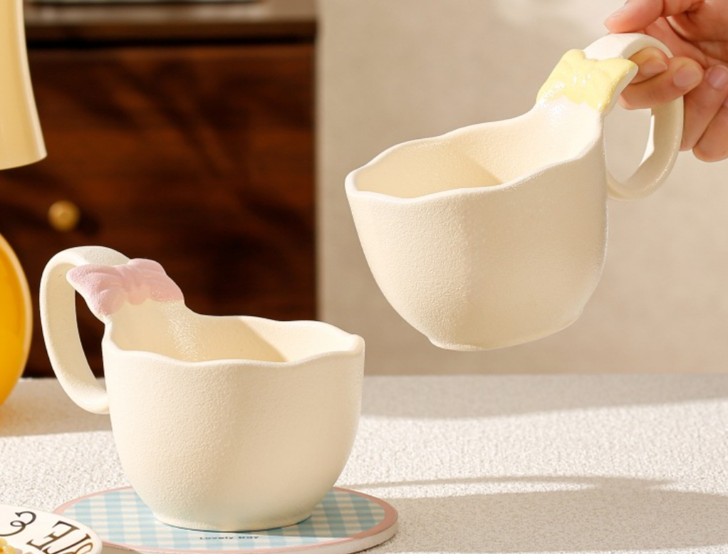 Керамічна кружка з бантом (460 мл) – стильна та мила чашка для напоїв