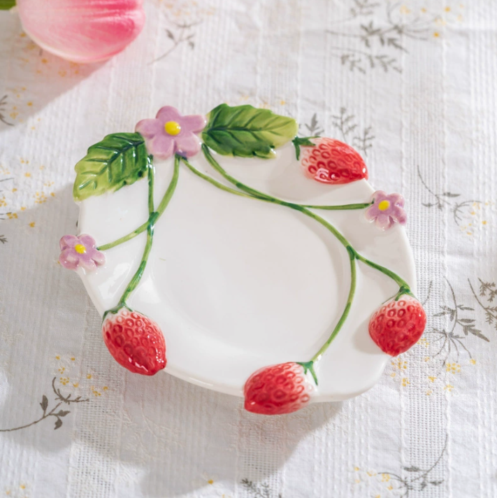 Керамічне блюдце «Полуниця»