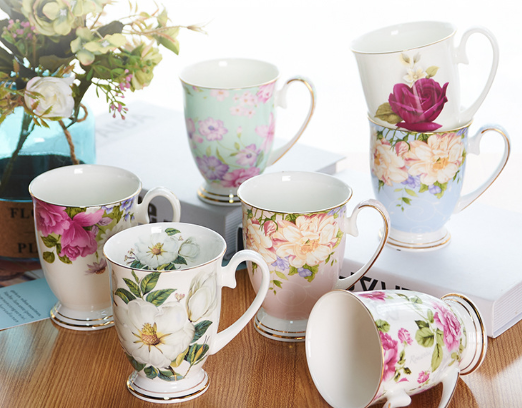 Преміальна чашка з кістяного фарфору з квітковим дизайном