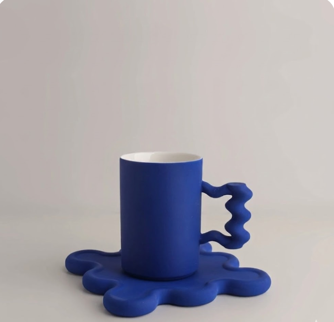 Фарфорова кавова чашка з підставкою у стилі Memphis, 380 мл