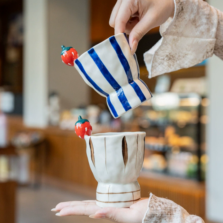 Керамічна дизайнерська кружка з художнім декором, 280 мл