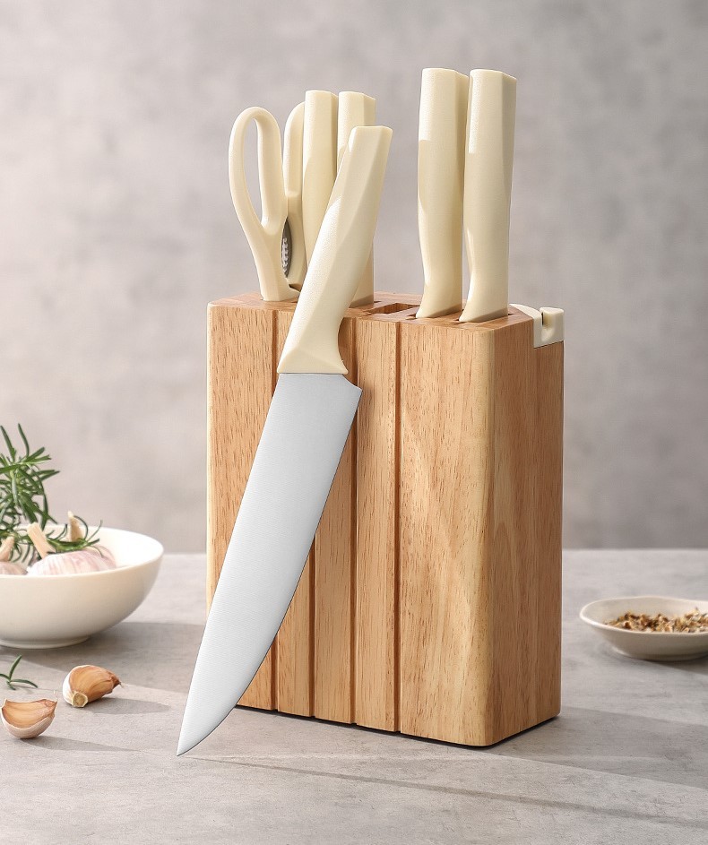 Набір кухонних ножів із 7 предметів.