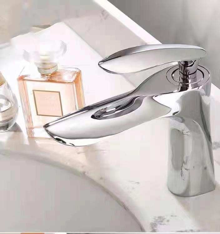 Змішувач для умивальника, нержавіюча сталь, одноважільний, срібло / чорний. 18 см