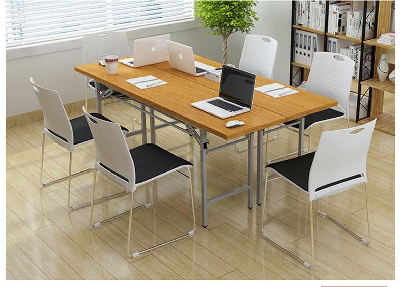 Офісний конференц-стілець на металевих полозах з м’яким сидінням