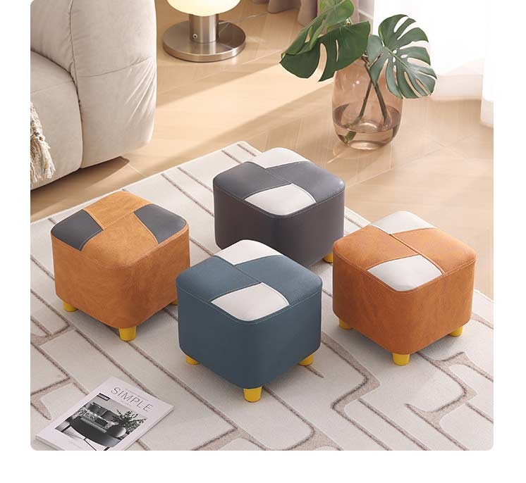 Маленький пуф 27×27×24 см з м’яким сидінням, тканинний табурет на дерев’яних ніжках