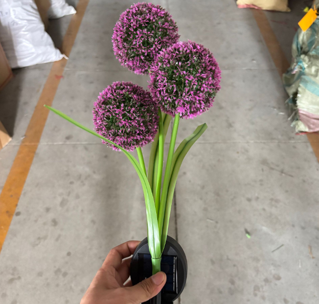 Садовий світильник «Кульбаба» на сонячній батареї, три квітки, фіолетовий