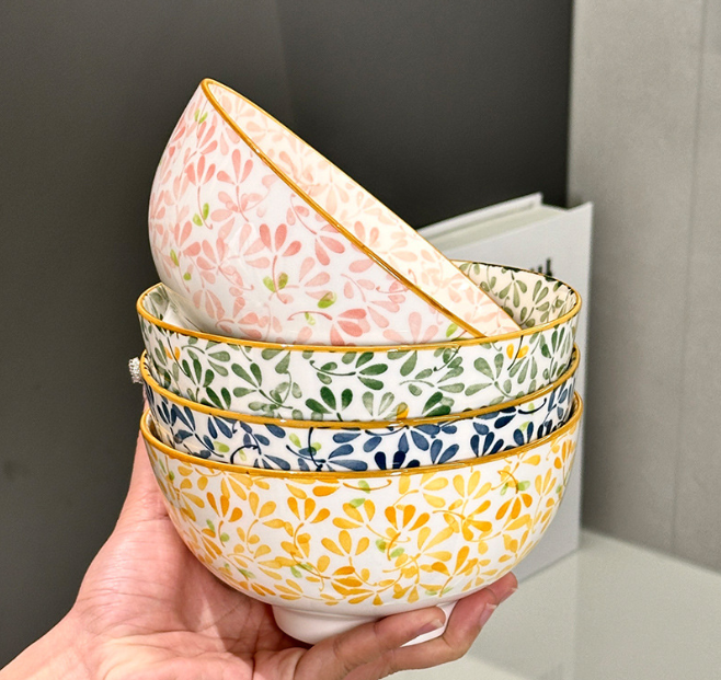 Порцелянова миска у японському стилі з квітковим орнаментом