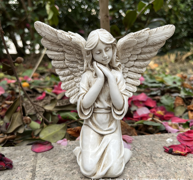 Декоративна статуетка ангела з крильми для саду або дому